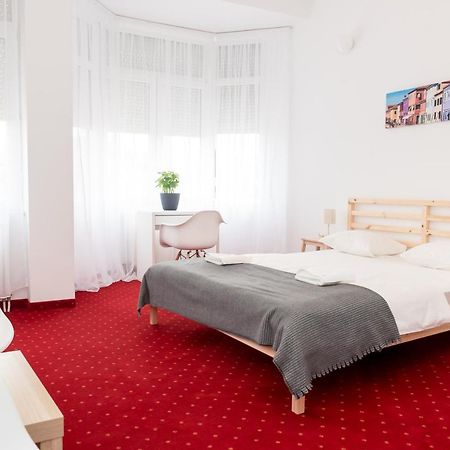 Bao Apartament & Rooms Oradea Exterior foto